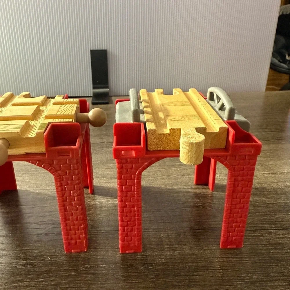 Thomas Wooden Railway Stacking Risers Red Good Bridge Support Track